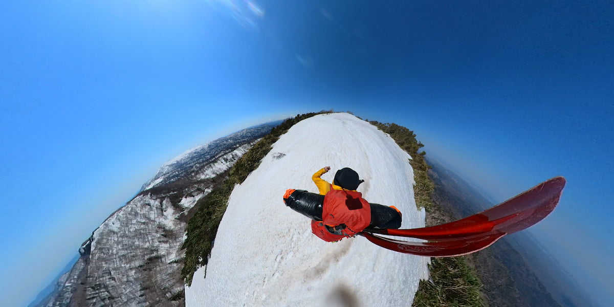 残雪の空沼岳をパックラフトを背負って登山