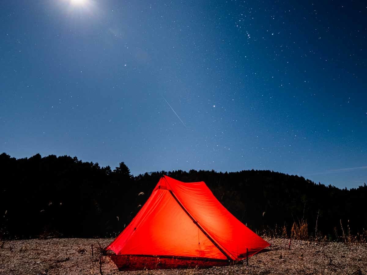 テントと流れ星