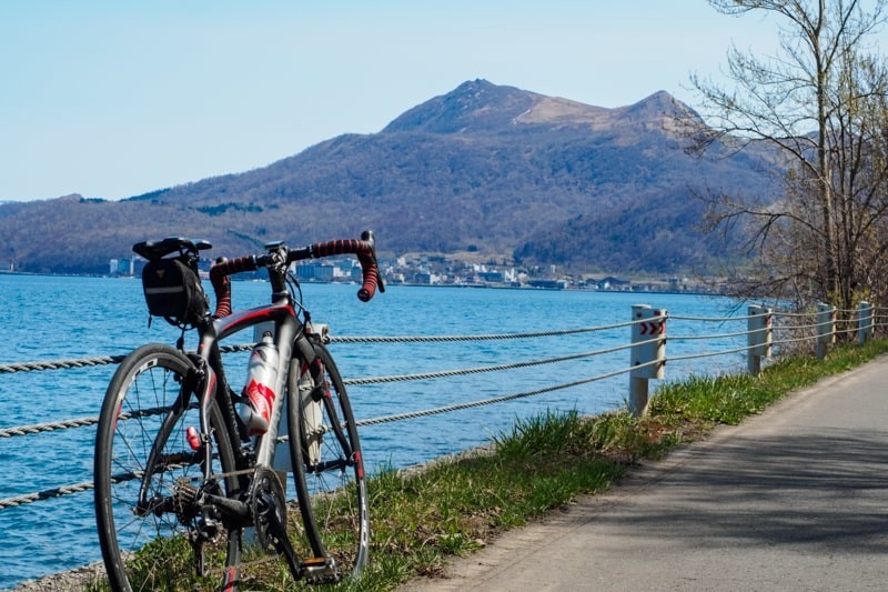 洞爺湖沿いをロードバイクでサイクリング