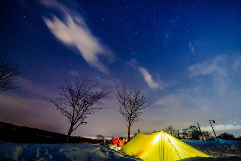 冬のエルム高原家族旅行村でタープ泊で見る星空