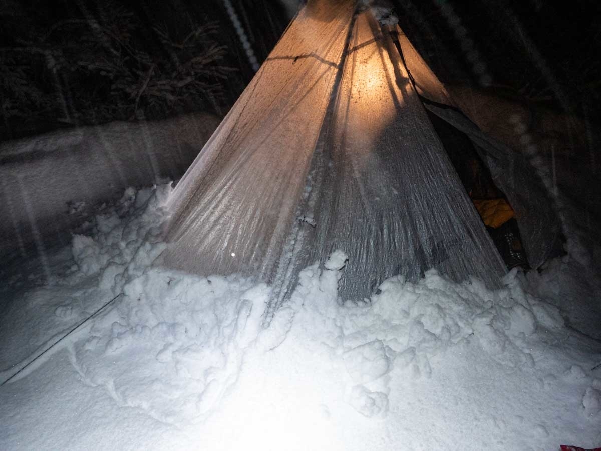 冬山で張ったディリゴ2が雪で埋もれてる