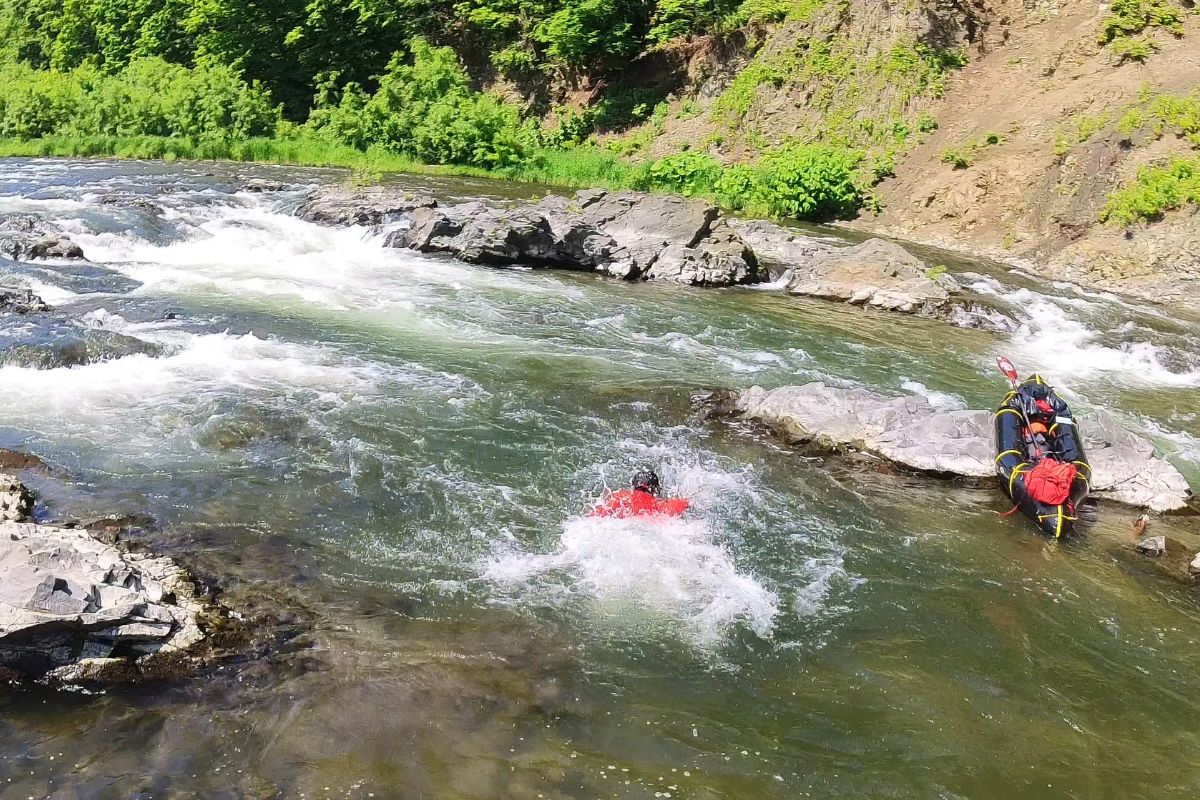 パックラフトで湧別川を1泊2日の川下り