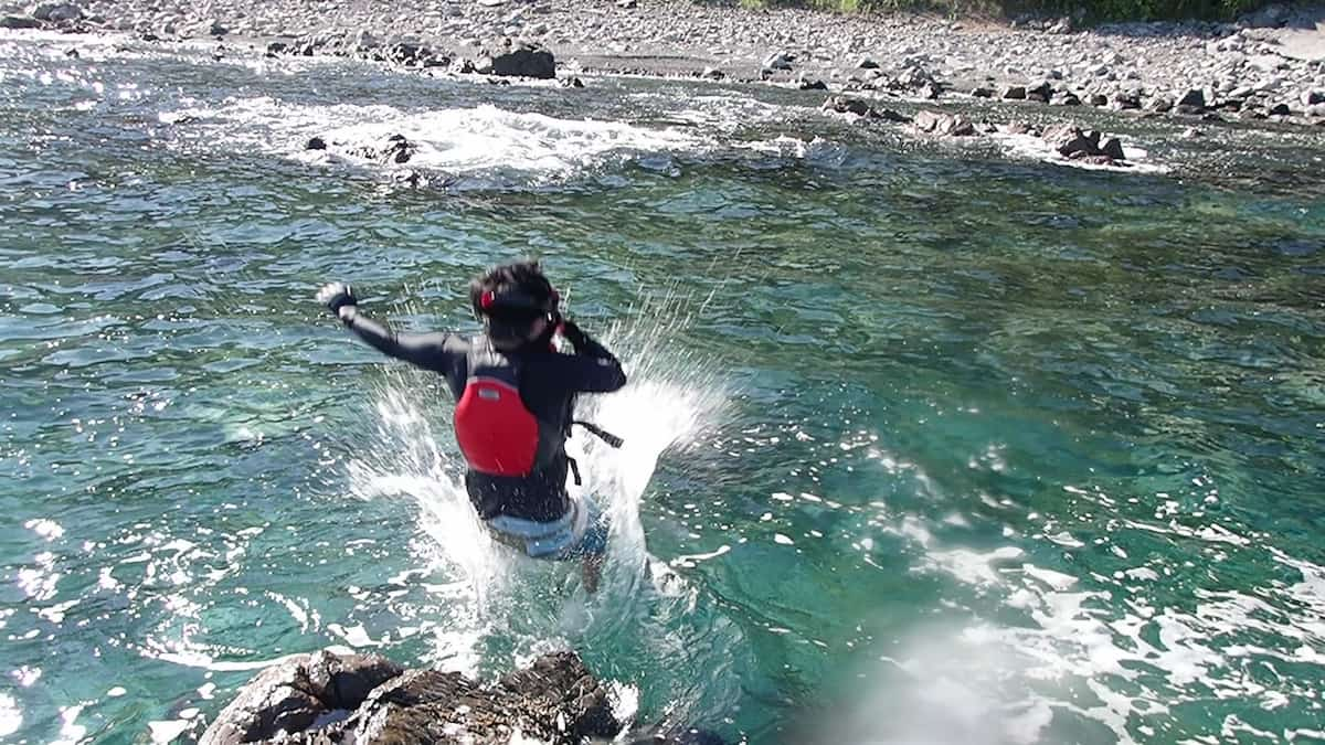 水に飛び込み