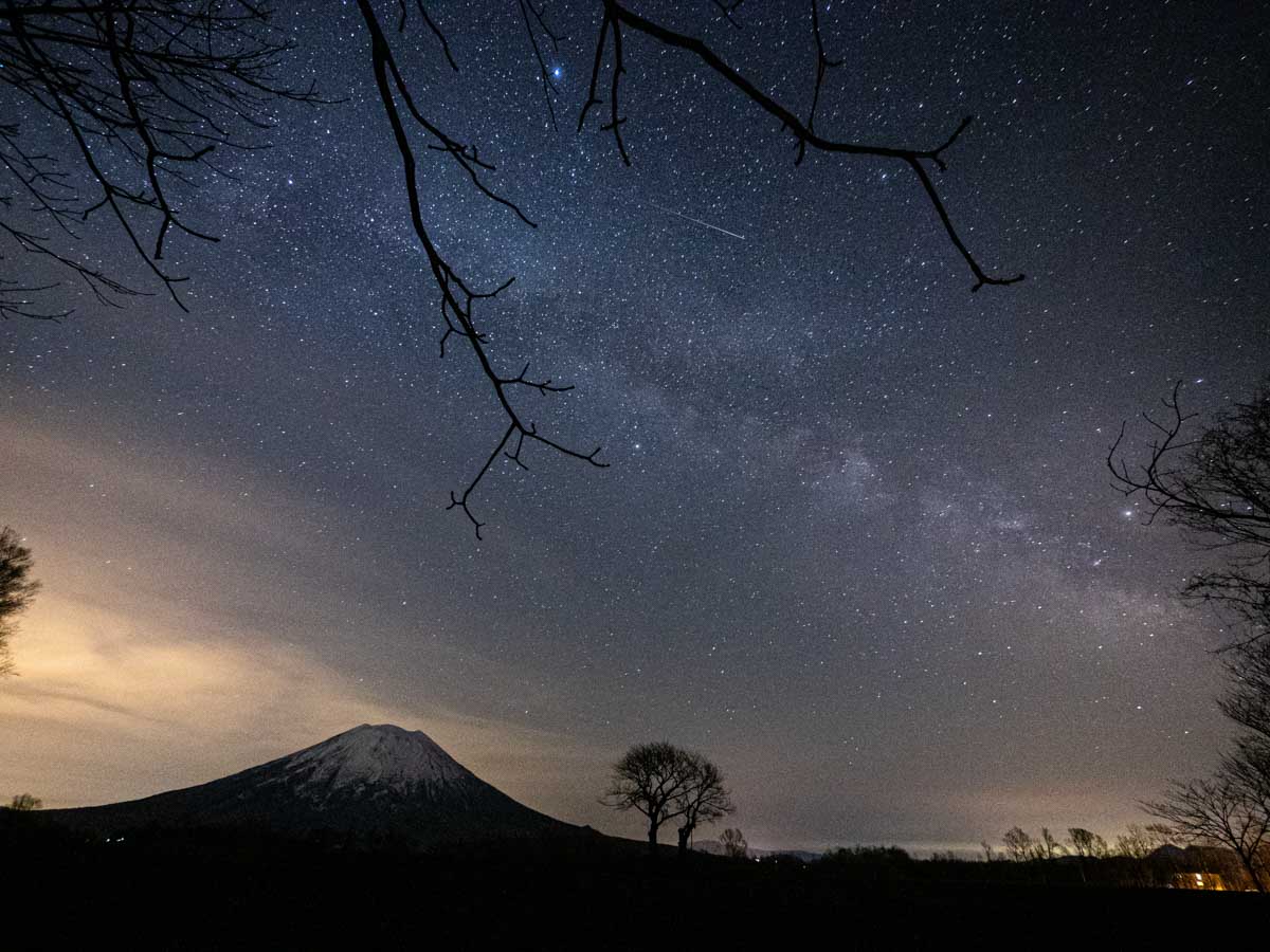 羊蹄山と星空