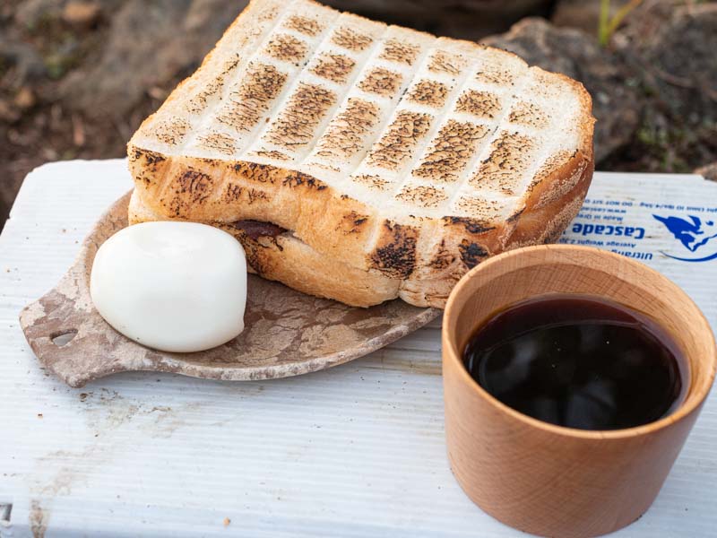 コーヒーとホットサンド