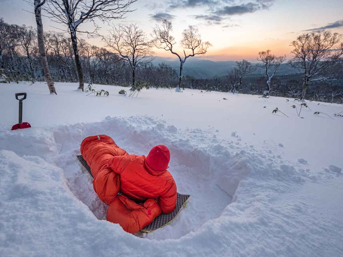 雪上で寝袋