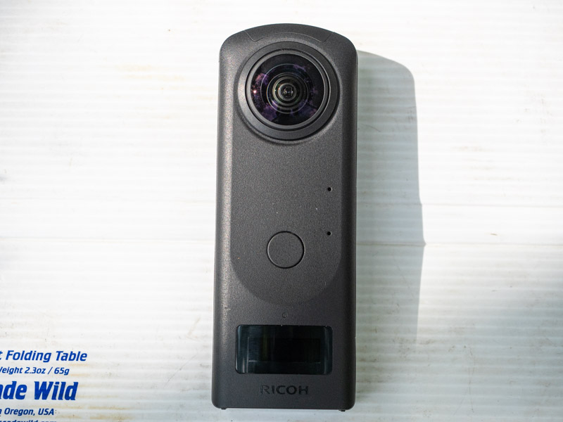 RICOH THETA Z1 正面