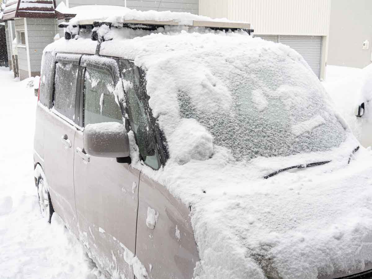 車載ソーラーパネルに積雪