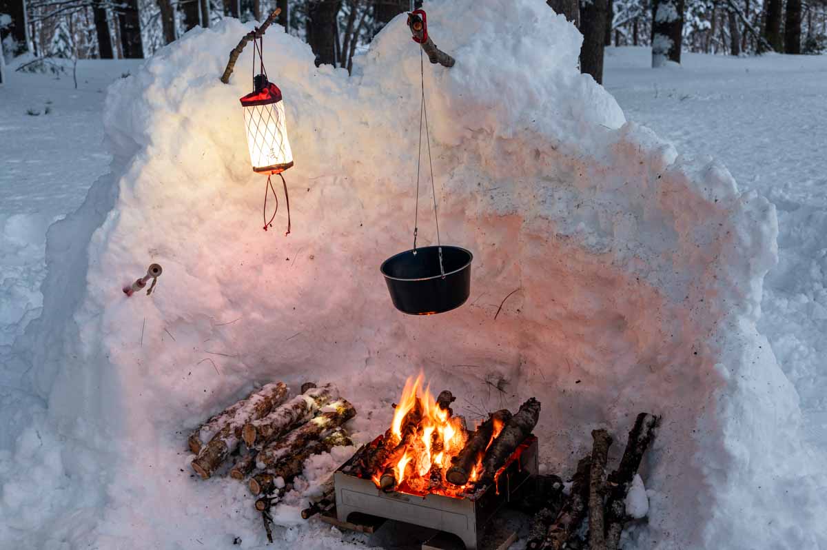 雪中キャンプ 焚き火