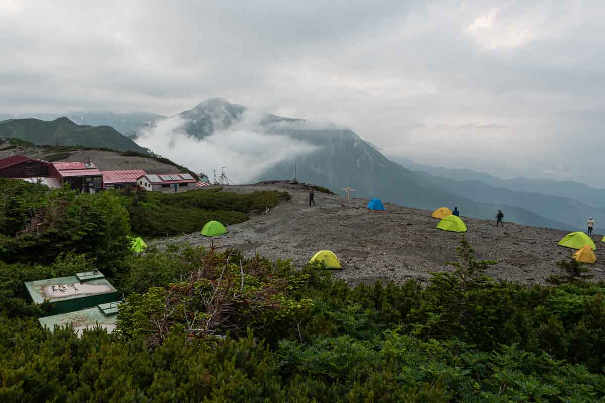 蝶ヶ岳のテント場