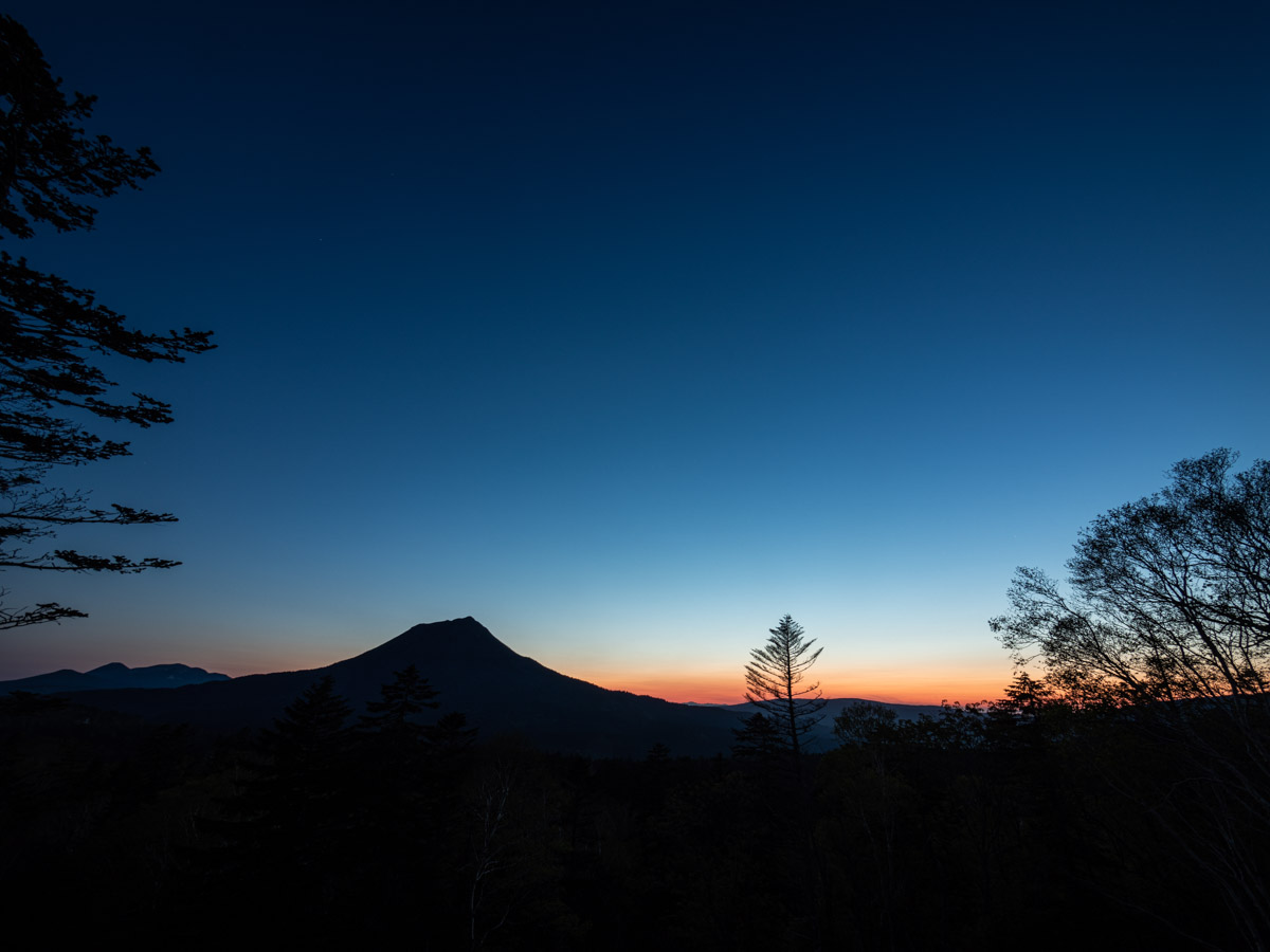 ブルーアワーの山