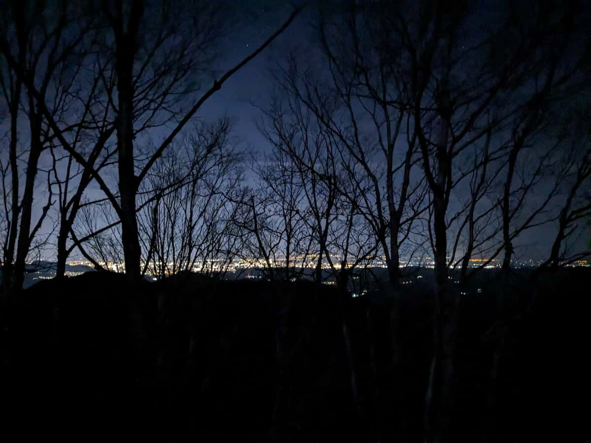 電波を探しに山を登ると夜景